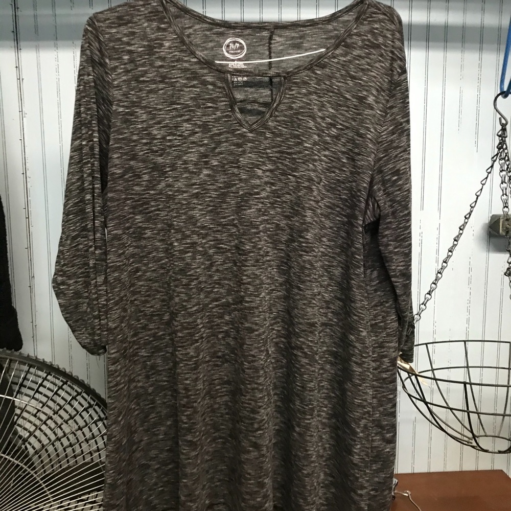 Grey heather shirt with keyhole detail